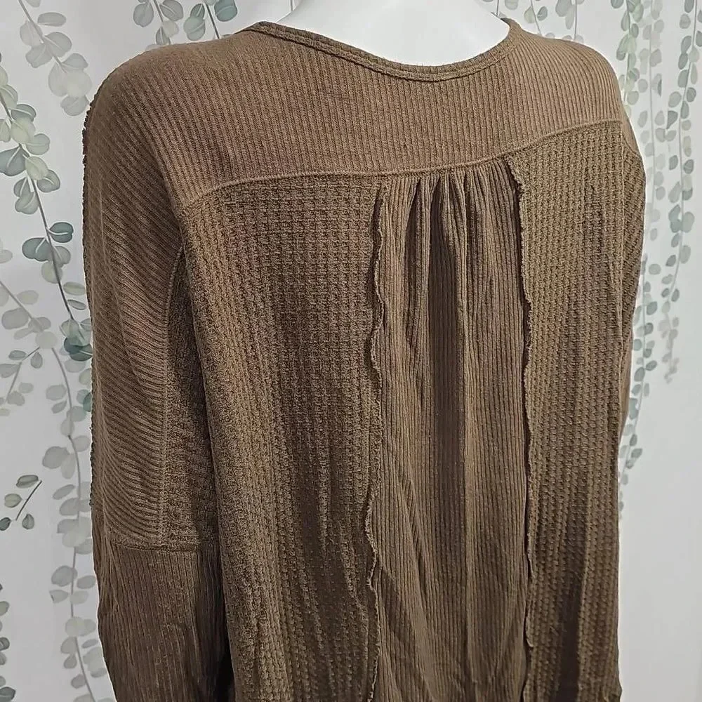 Free People LEO HENLEY TEE IN ARMY Sz S